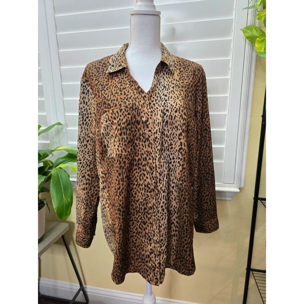 Animal print buttoned up long sleeve shirt size xl